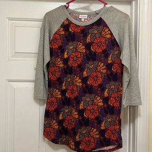 LuLaRoe 3/4 length Randy shirt. XS
